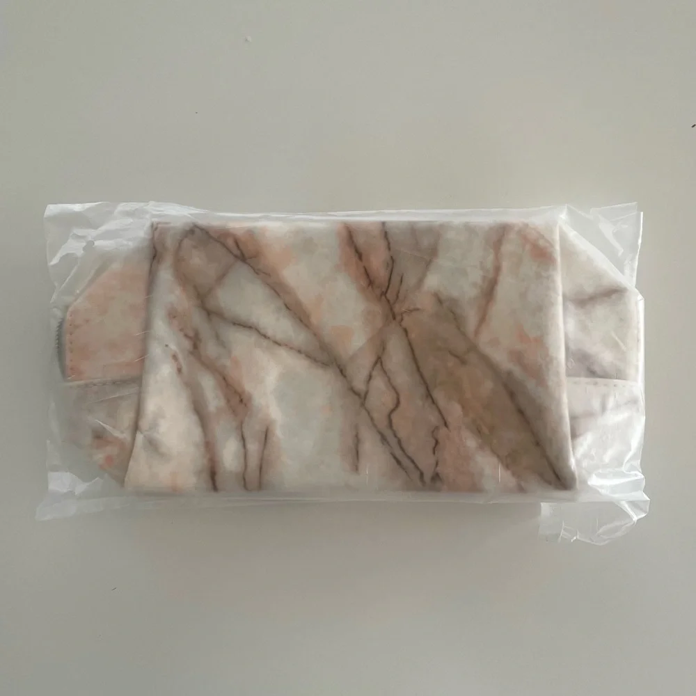 Tarte -‎ Marbled Marvel makeup bag